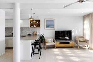 Smart TV - Bellavista 3 - Riverfront with Beach (Noosaville)