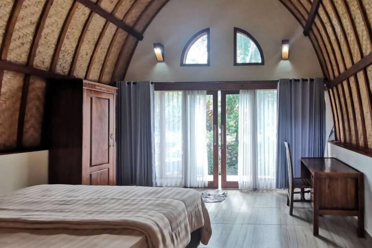 WiFi (free), bed sheets
