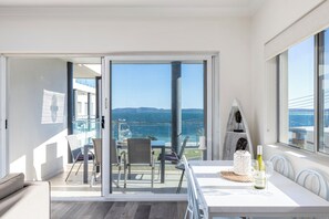 Dining - Bayview Towers 10 with Harbour Views (Nelson Bay)