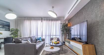 Stylish 1BR Beach-Front Apt w Sea View