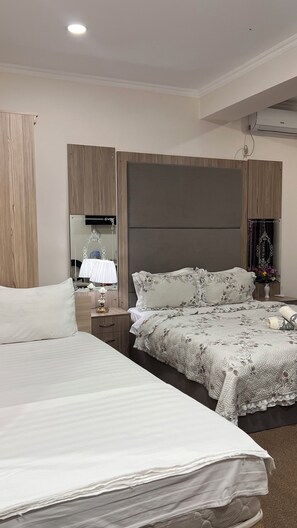 Deluxe Double Room | Desk, free WiFi, bed sheets - Khujand (Khujand)