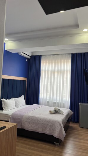 Basic Twin Room, 2 Single Beds | Desk, free WiFi, bed sheets - Khujand (Khujand)