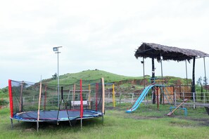 Garden view - Leena Resort (Garudeshwar)