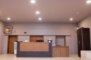 Reception - Leena Resort (Garudeshwar)