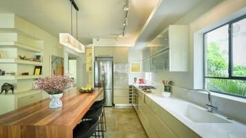 Appartement | Privékeuken | Een espressoapparaat, een waterkoker