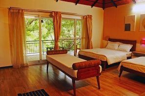 Laptop workspace, free WiFi - Nature Valley Resort (Mudigere)