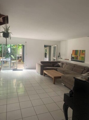 Living area - Entire house with all amenities (La Rochelle)