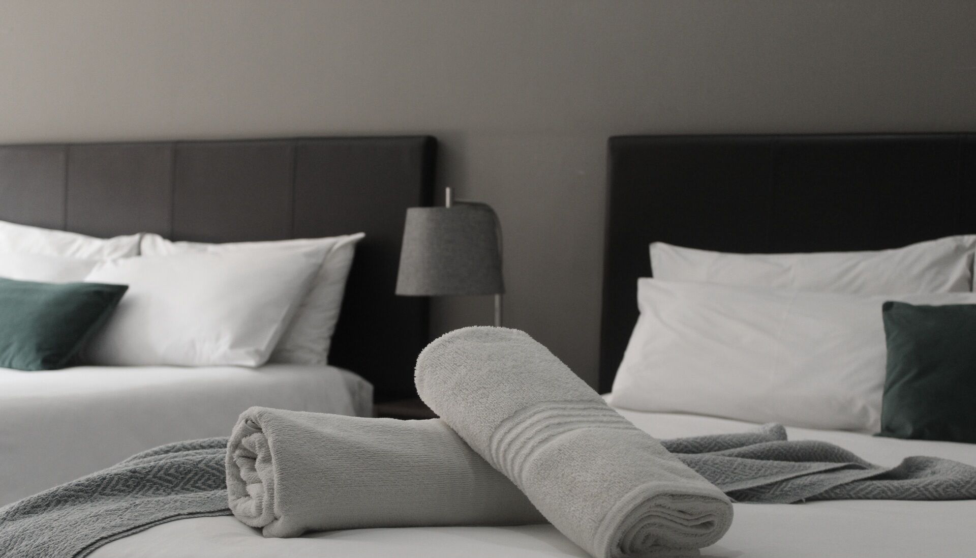 بديكورات فريدة لكل غرفة ومكتب ومساحة عمل للكمبيوتر المحمول وستائر تعتيم