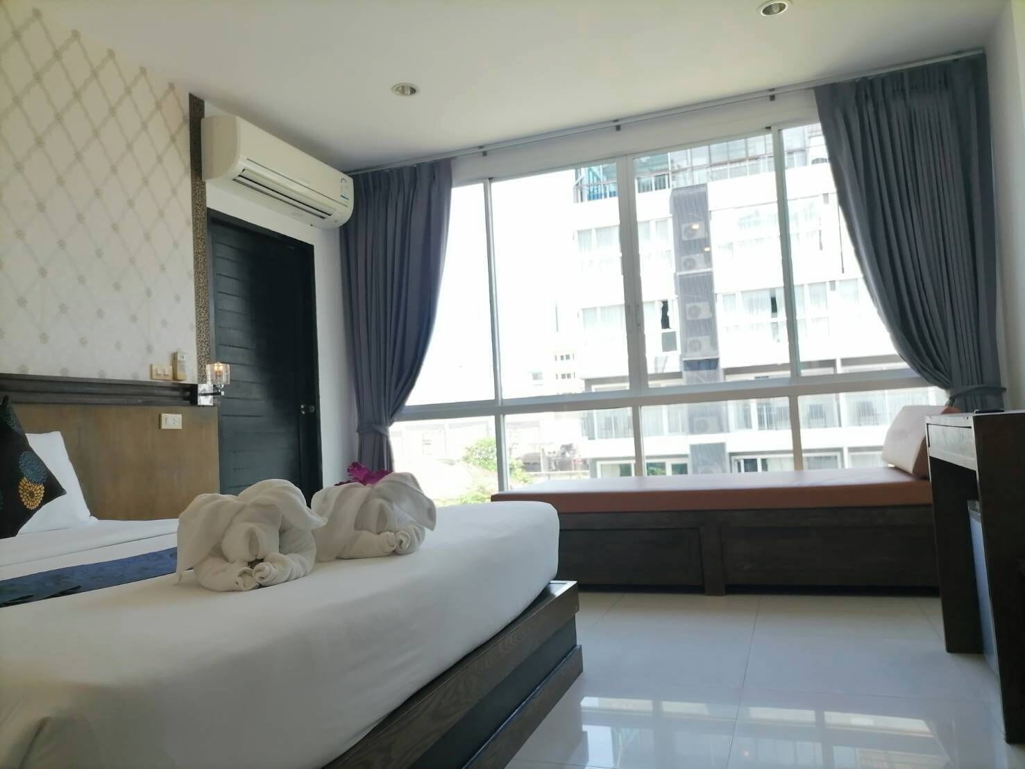 Grand Double or Twin Room, 1 King Bed | In-room safe, desk, free WiFi, bed sheets