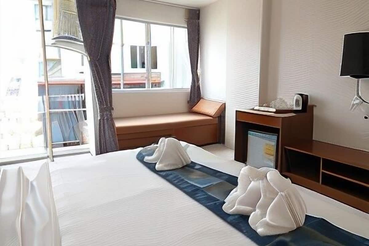 In-room safe, desk, free WiFi, bed sheets