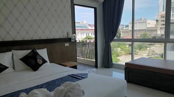 In-room safe, desk, free WiFi, bed sheets