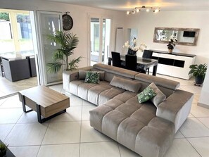 Fernseher, Tischtennisplatte