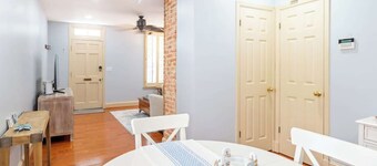 Charming Charles -Walkable Downtown Annapolis Home
