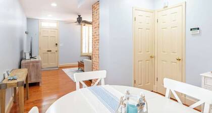 Charming Charles -Walkable Downtown Annapolis Home