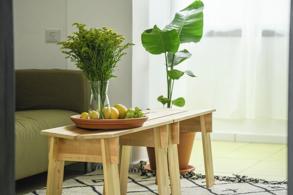 Apartment | Living area | Flat-screen TV - Green Oasis 1BR Apartment in Downtown (Haifa)