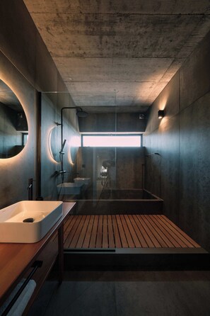 Premium Double Room | Bathroom | Separate bathtub and shower, rainfall showerhead, hair dryer, towels - Bode Country House (Idanha-a-Nova)