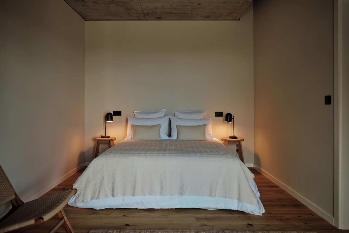 Chambre Double Deluxe | Draps en coton égyptien, literie de qualité supérieure, minibar, bureau