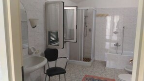 Bathtub, hair dryer, towels