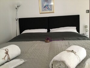 5 Schlafzimmer, Zimmersafe, Bügeleisen/Bügelbrett, Reisekinderbett