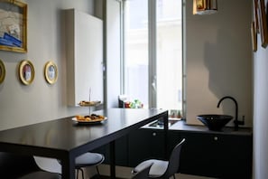 Flatskjerm-TV og printere