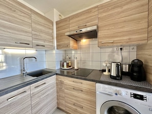 Fridge, microwave, oven, cookware/dishes/utensils - CAP D'AGDE - Les Falaises // Réf 0092 (CAP D'AGDE)