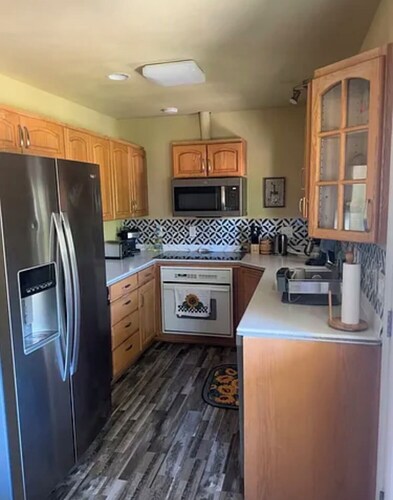 Forget Me Not Home by Airport, upstairs unit of a 2 floor house