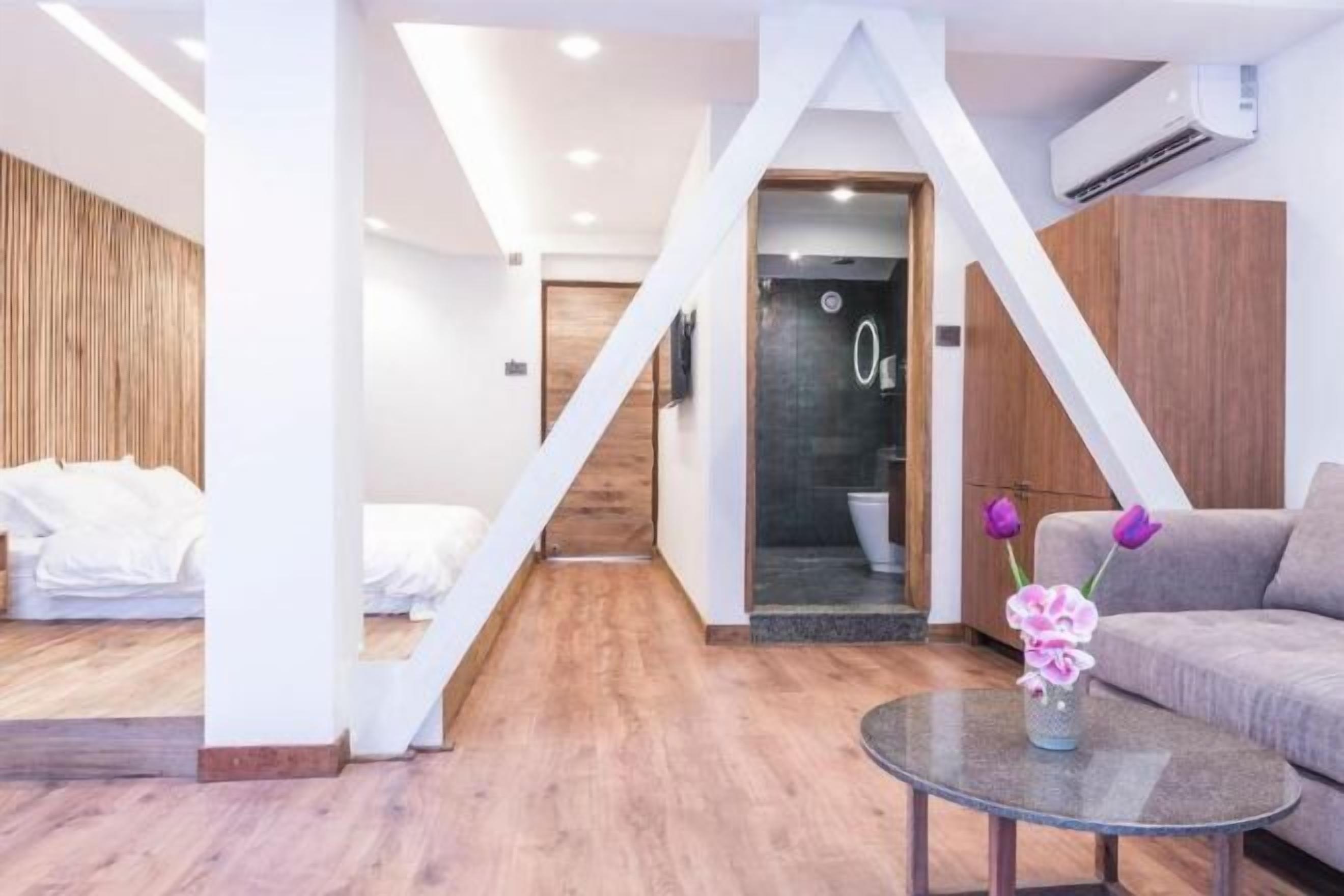 Bureau, espace de travail pour ordinateur portable