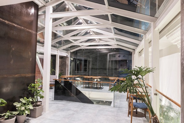 TV a schermo piatto 42 pollici con canali via cavo, TV