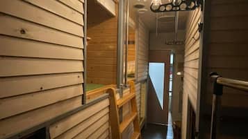 Habitació | Planxa i posts de planxar i roba de llit
