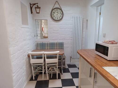 Cottage close to Beach, Pub & Amenities