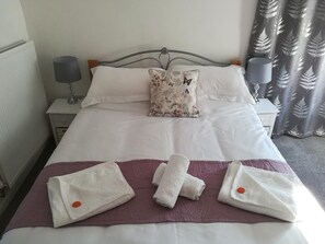 2 chambres, fer et planche à repasser, Wi-Fi gratuit, draps fournis