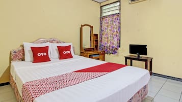 Meja kerja dan seprai linen