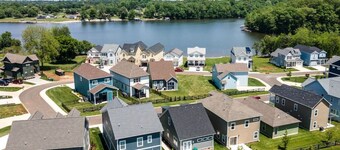 Cozy Lake Cottage W/Pool, Hot Tub,Kayaks, SUPs