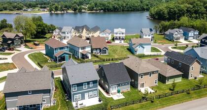 Cozy Lake Cottage W/Pool, Hot Tub,Kayaks, SUPs