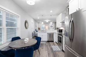 Fridge, microwave, oven, stovetop - Cozy Lake Cottage W/Pool, Hot Tub,Kayaks, SUPs (Winchester)