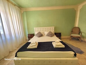 2 bedrooms, desk, free WiFi, bed sheets - Romantic house with bath and pets allowed in ancient Tuscan village (Montopoli)