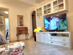 Interior - Romantic house with bath and pets allowed in ancient Tuscan village (Montopoli)