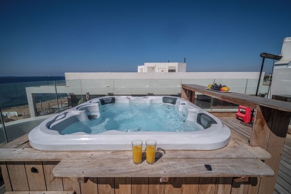 Terrace/patio - Luxurious 3BR Apt w Jacuzzi and Sea View (Haifa)