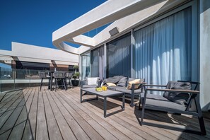 Terrace/patio - Luxurious 3BR Apt w Jacuzzi and Sea View (Haifa)