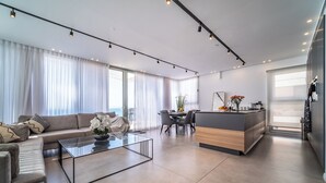 Unclassified image, 4 of 26, button - Luxurious 3BR Apt w Jacuzzi and Sea View (Haifa)