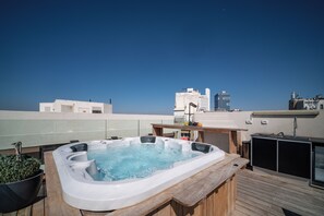Terrace/patio - Luxurious 3BR Apt w Jacuzzi and Sea View (Haifa)