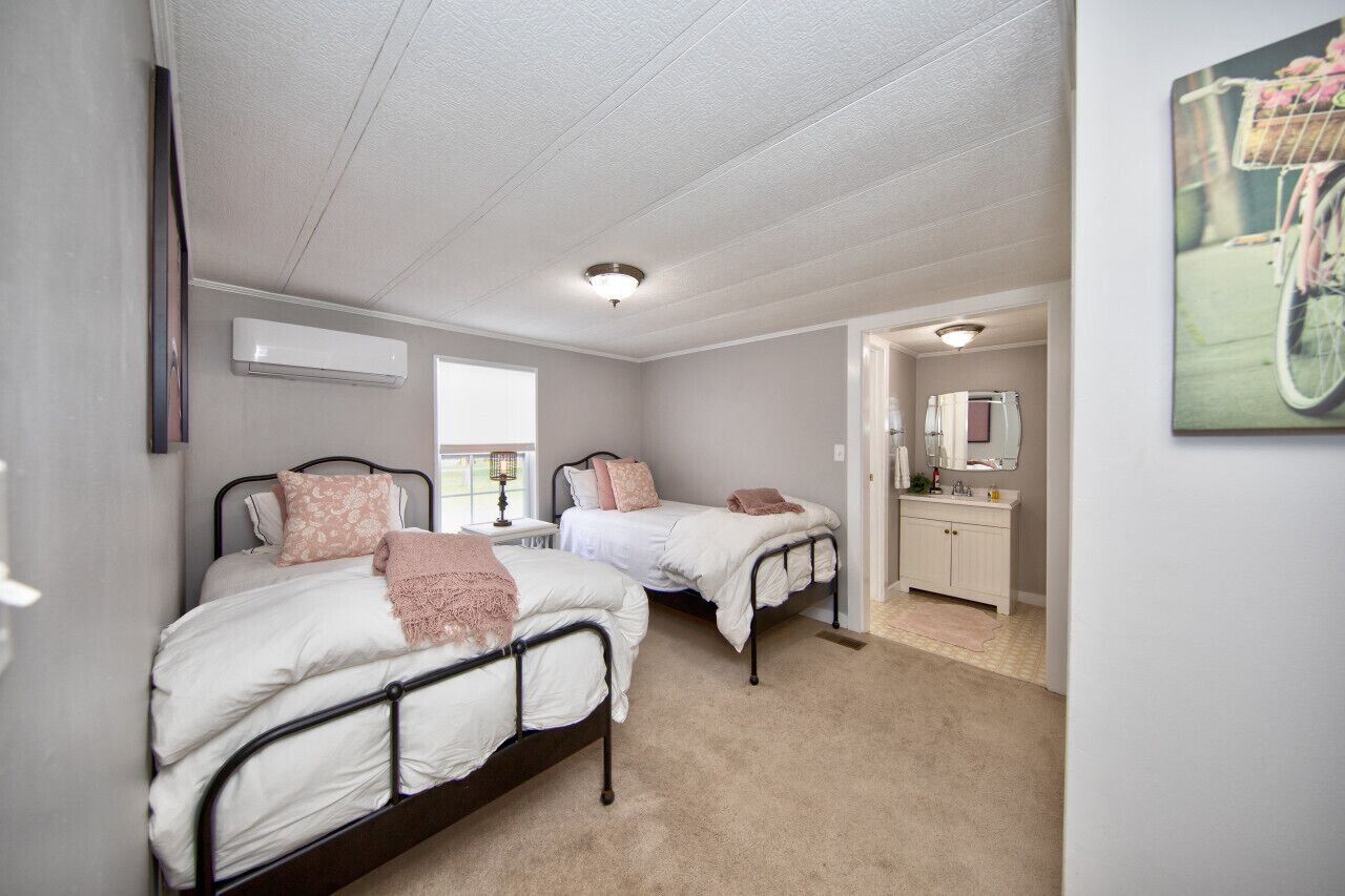 3 bedrooms, Egyptian cotton sheets, desk, iron/ironing board