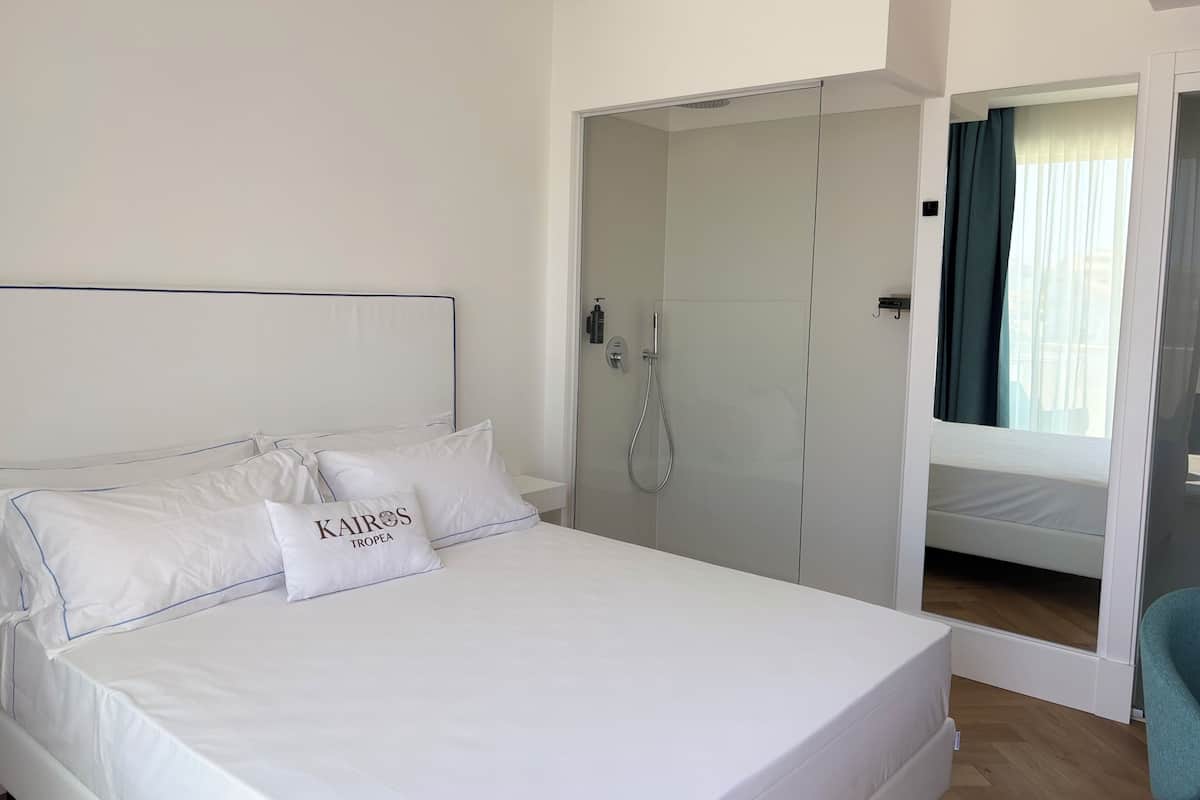 In-room safe, desk, soundproofing, iron/ironing board (on request)