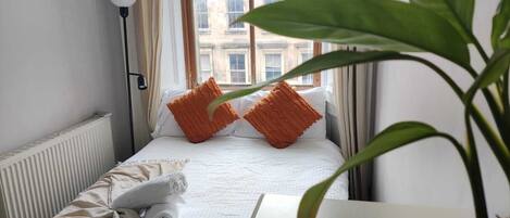 4 Schlafzimmer, Schreibtisch, Bügeleisen/Bügelbrett, WLAN