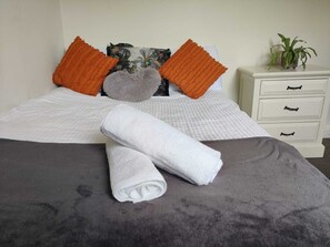 4 Schlafzimmer, Schreibtisch, Bügeleisen/Bügelbrett, WLAN