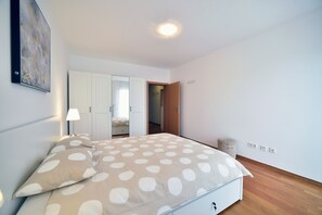 Appartamento Superior | 1 camera, una scrivania, ferro/asse da stiro, Wi-Fi gratuito