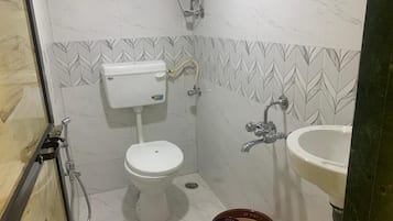 Deluxe Room | Bathroom