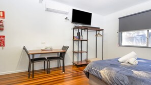 1 bedroom, bed sheets