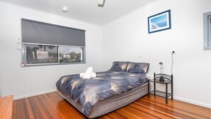 1 bedroom, bed sheets - Koala Lodge - Studio 1 (ILUKA)