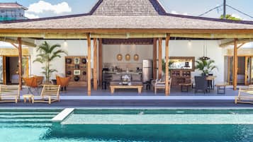 Villa Deluxe - 5 sovrum - privat pool - utsikt mot poolen | Pool | Utomhuspool och solstolar